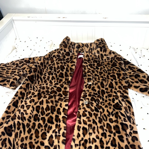 Sandova fuzzy cheetah print coat with satin inside - Picture 8 of 8